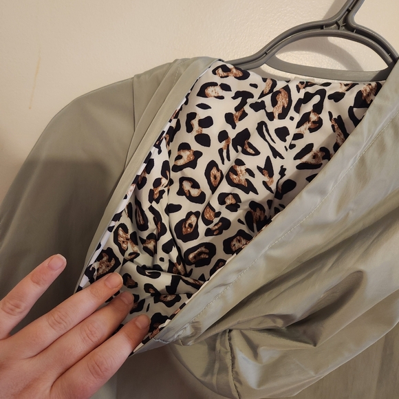 Pullover Windbreaker - Picture 5 of 6